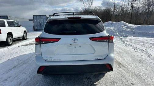 2022 Toyota Highlander LE
