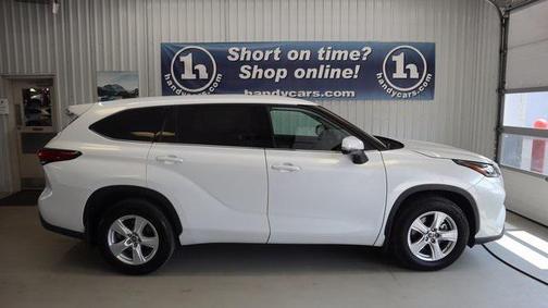 2022 Toyota Highlander LE