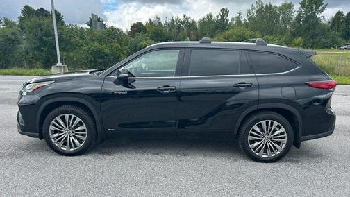 2021 Toyota Highlander Hybrid Platinum