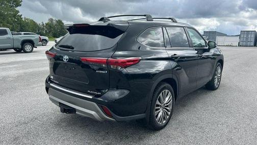 2021 Toyota Highlander Hybrid Platinum