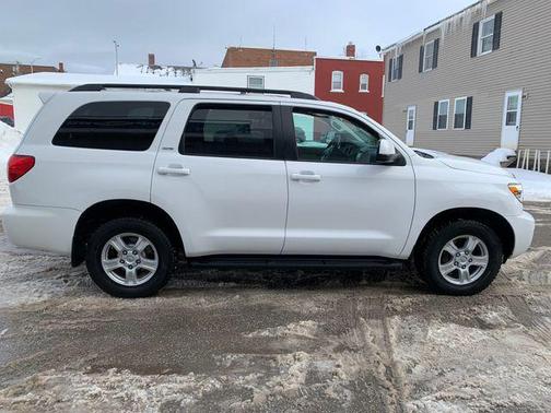 2016 Toyota Sequoia SR5