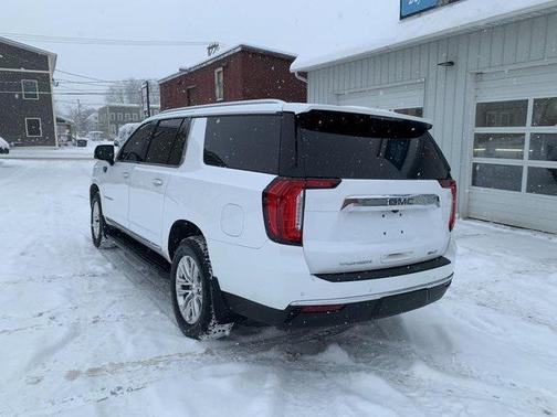 2022 GMC Yukon XL SLT