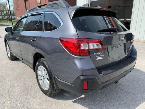 Gray Metallic 2018 Subaru Outback 2.5i Premium