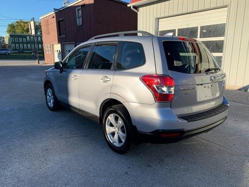 2016 Subaru Forester 2.5i