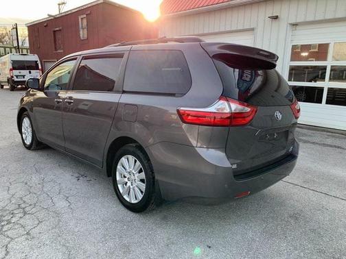 2017 Toyota Sienna XLE Premium