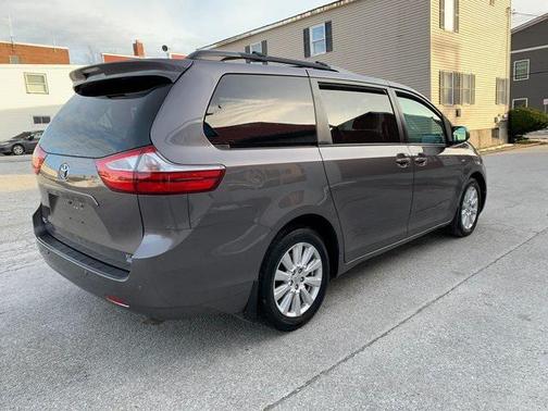 2017 Toyota Sienna XLE Premium