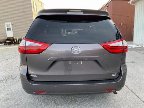2017 Toyota Sienna XLE Premium