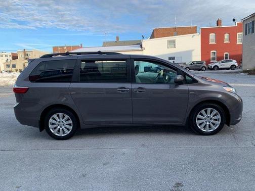 2017 Toyota Sienna XLE Premium