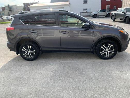 Magnetic Gray Metallic 2018 Toyota RAV4 LE