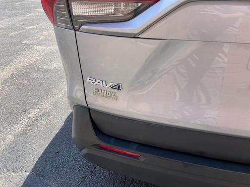 2019 Toyota RAV4 Hybrid XLE