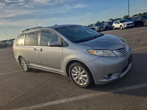 Silver 2013 Toyota Sienna XLE