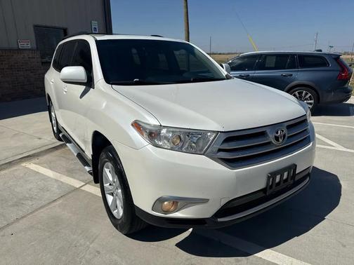 White 2012 Toyota Highlander SE