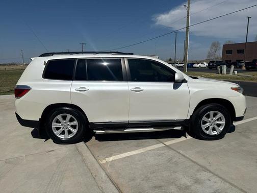 White 2012 Toyota Highlander SE