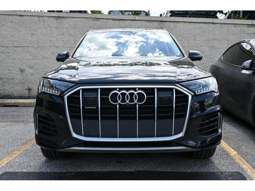 Mythos Black Metallic 2023 Audi Q7 55 Premium Plus