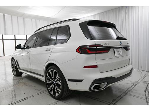 Alpine White 2025 BMW X7 xDrive40i