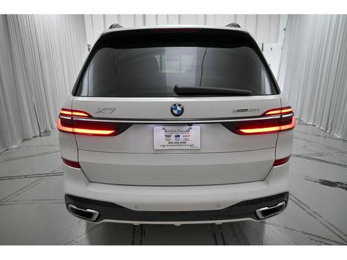 Alpine White 2025 BMW X7 xDrive40i