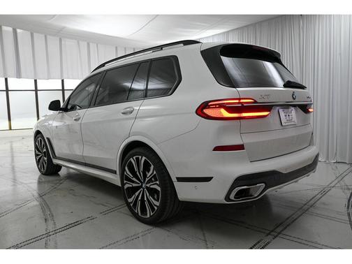 Alpine White 2025 BMW X7 xDrive40i