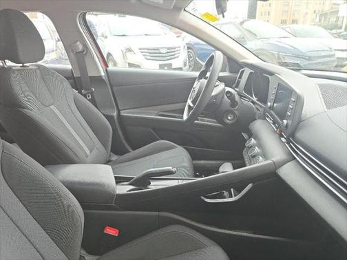 2023 Hyundai ELANTRA SE