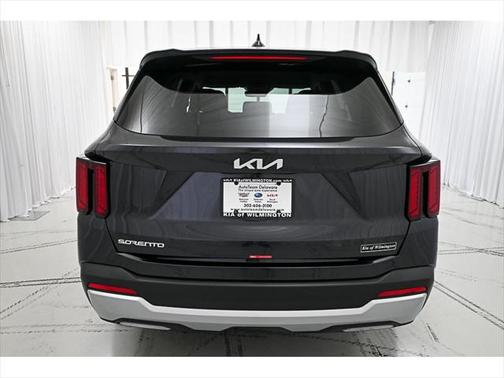 2025 Kia Sorento LX