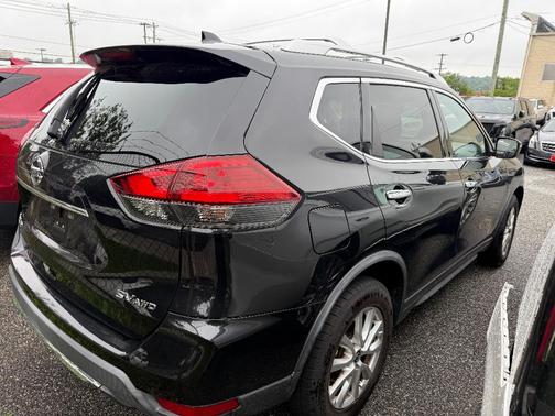 Magnetic Black 2018 Nissan Rogue SV