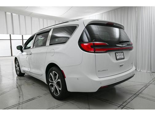 Bright White Clearcoat 2025 Chrysler Pacifica L