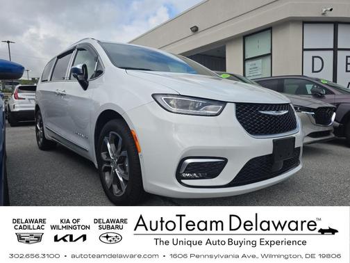 Bright White Clearcoat 2025 Chrysler Pacifica L