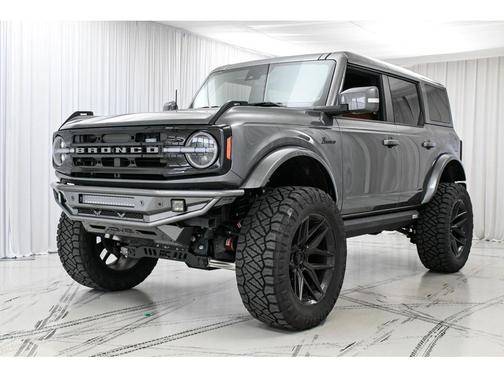 Carbonized Gray Metallic 2024 Ford Bronco Outer Banks