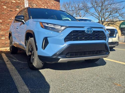 2022 Toyota RAV4 Hybrid SE