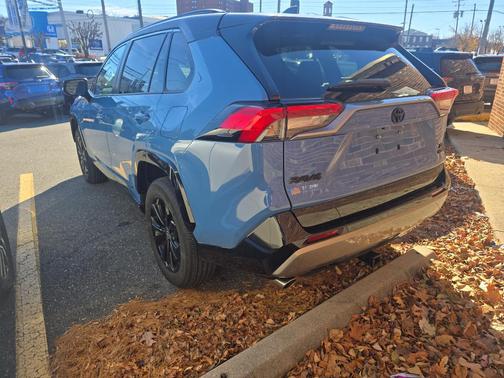 2022 Toyota RAV4 Hybrid SE