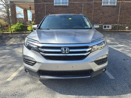 Lunar Silver Metallic 2018 Honda Pilot Elite
