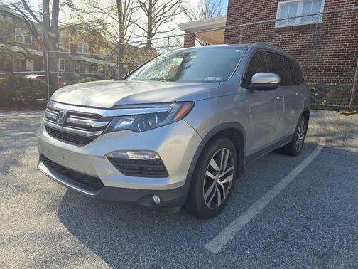 Lunar Silver Metallic 2018 Honda Pilot Elite