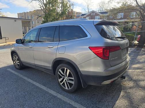 Lunar Silver Metallic 2018 Honda Pilot Elite
