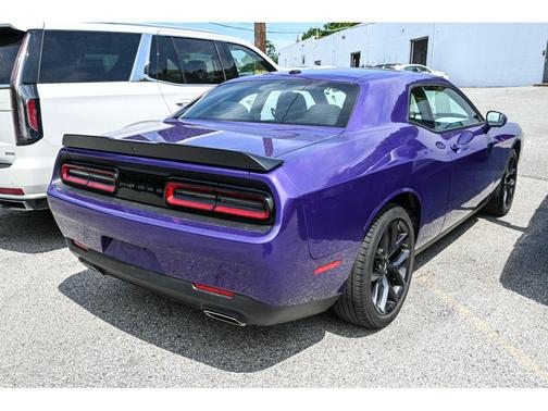 Plum Crazy Pearlcoat 2023 Dodge Challenger SXT