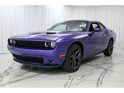 Plum Crazy Pearlcoat 2023 Dodge Challenger SXT