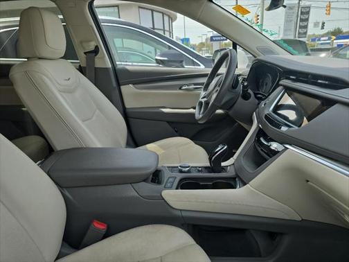 2022 Cadillac XT5 Premium Luxury