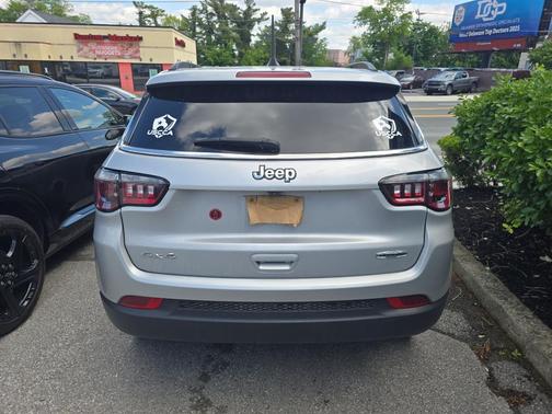 Silver Zynith Metallic Clearcoat 2024 Jeep Compass Latitude