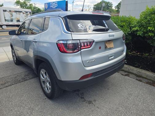 Silver Zynith Metallic Clearcoat 2024 Jeep Compass Latitude