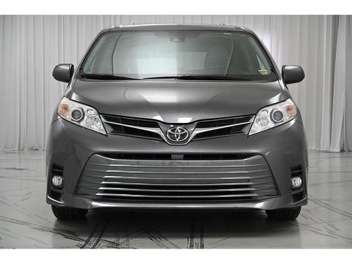 2018 Toyota Sienna XLE