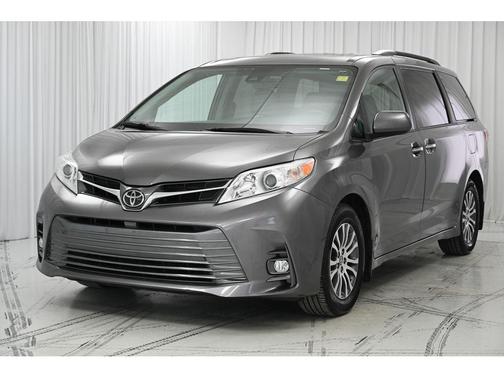 2018 Toyota Sienna XLE