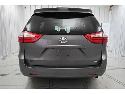 2018 Toyota Sienna XLE
