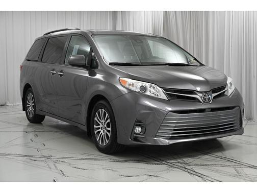 2018 Toyota Sienna XLE