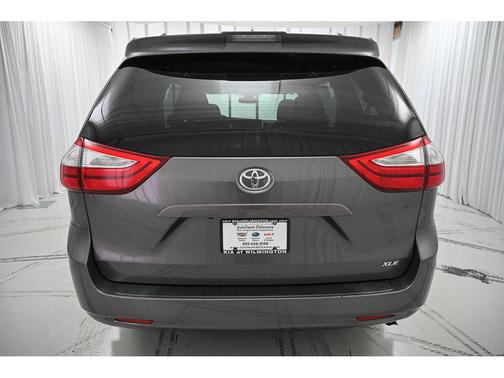 2018 Toyota Sienna XLE