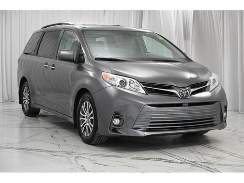 2018 Toyota Sienna XLE