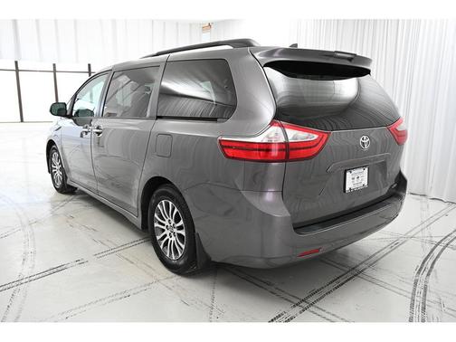 2018 Toyota Sienna XLE