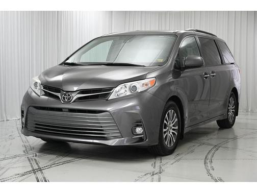 2018 Toyota Sienna XLE