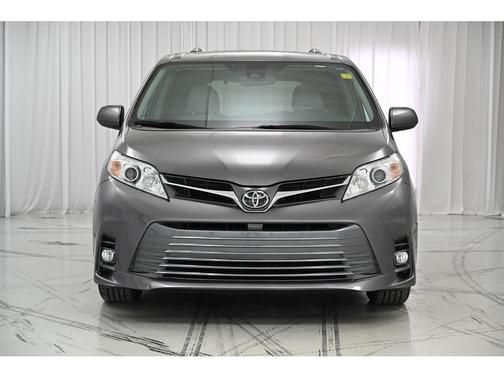 2018 Toyota Sienna XLE