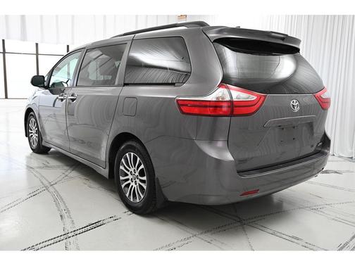 2018 Toyota Sienna XLE