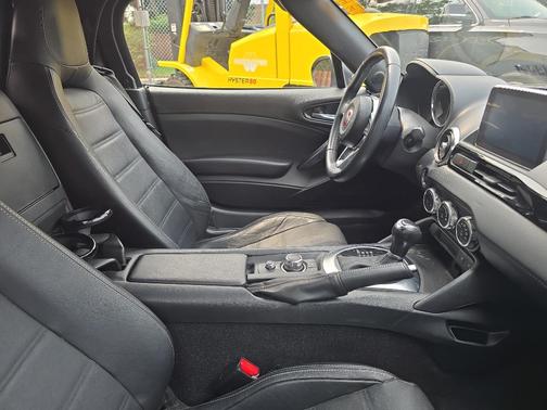 2019 FIAT 124 Spider Base