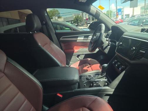 2023 Volkswagen Atlas Cross Sport 3.6L V6 SEL Premium R-Line