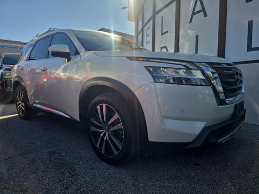 2023 Nissan Pathfinder Platinum 4WD